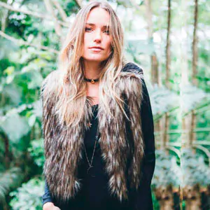 como usar colete de pelo sintético