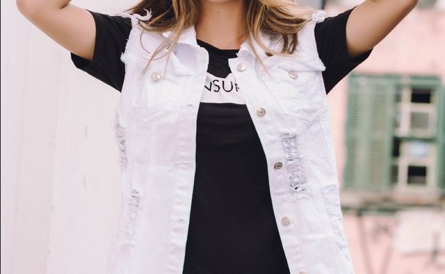 5 Maneiras de Usar Colete Jeans como Blusa