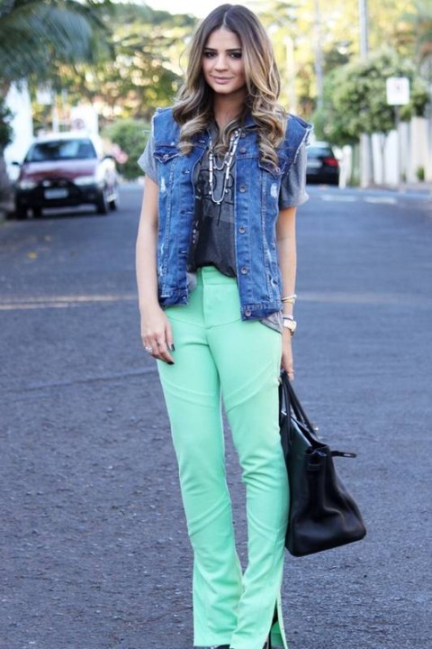 Como Combinar Colete Jeans com Vestidos para um Visual Moderno