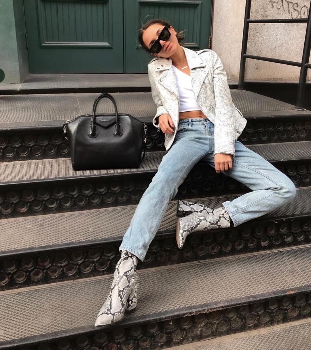 Maximalismo na moda: misturando estampas com snake print