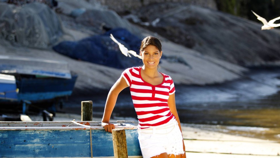 como usar estampa navy no verão