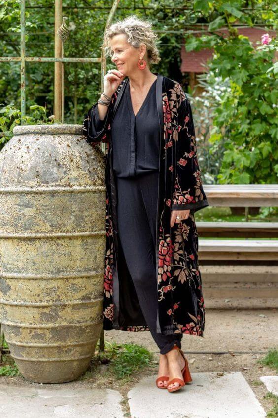 Kimono: A Peça Versátil para Praia e Cidade