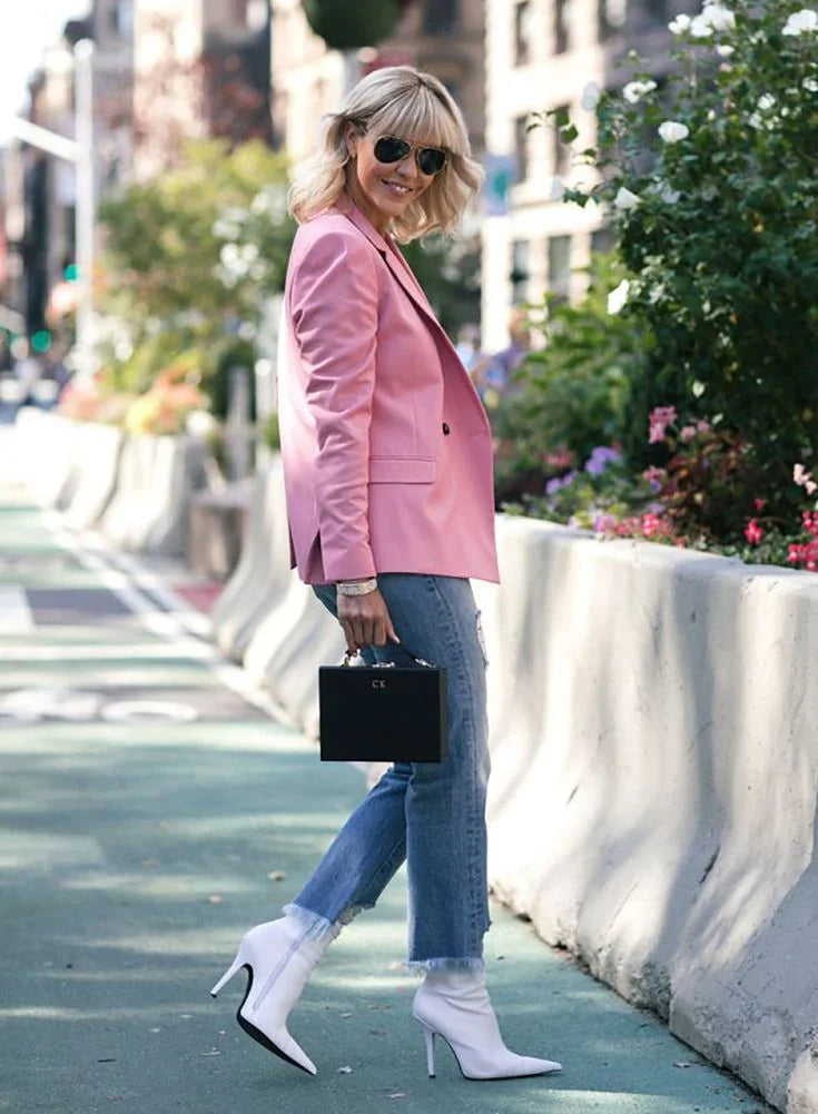 5 maneiras de usar mom jeans com tênis