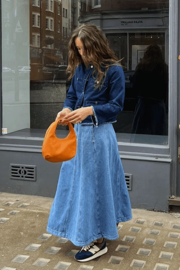 Dicas de como alongar a silhueta com saia longa e tênis