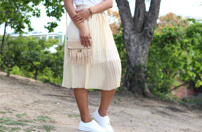 5 looks estilosos com saia midi para o trabalho