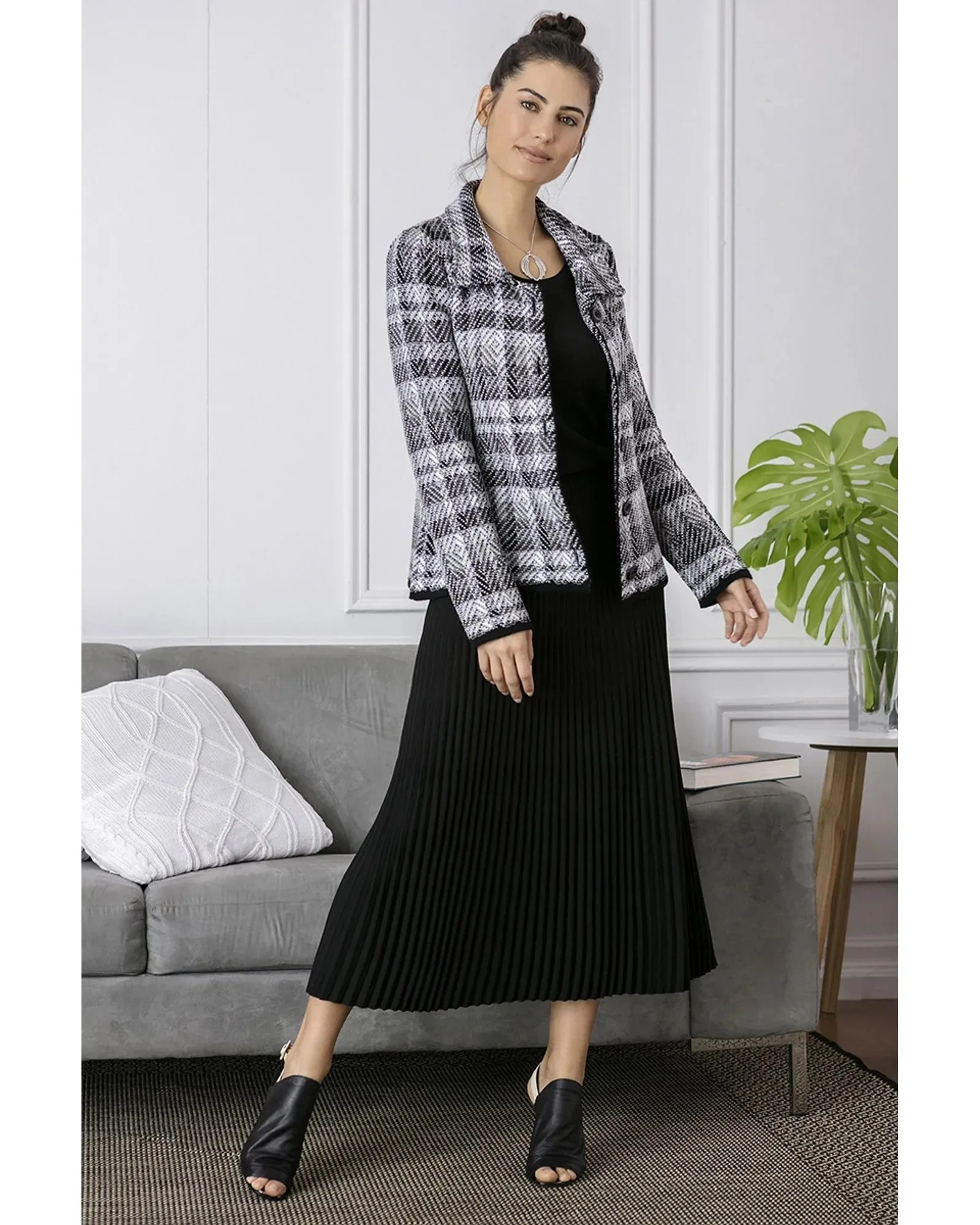 Looks estilosos com saia midi e bota para trabalhar