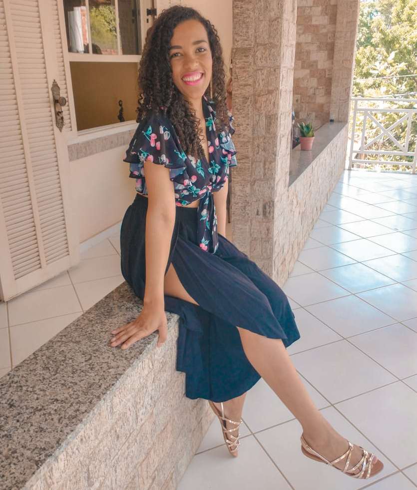 Pantacourt de Cintura Alta: O Par Perfeito com Sapatilhas