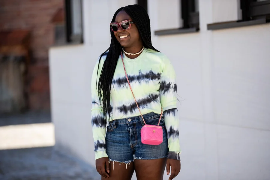 Dicas de lavagem e corte para um shorts jeans elegante