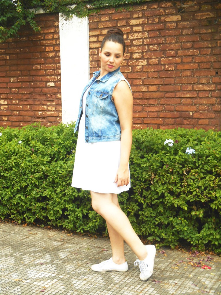 como usar tênis branco em looks casuais