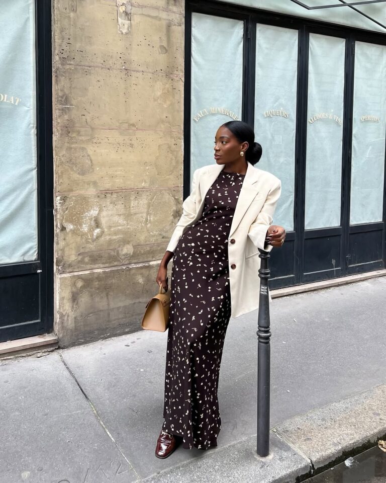 5 ideias de títulos:
1. Guia Completo: Como Usar Tons Terrosos no Inverno com Estilo
2. Peças-Chave em Tons Terrosos para um Guarda-Roupa Sofisticado
3. A Psicologia das Cores Terrosas: Conectando com a Natureza no Inverno
4. Do Monocromático ao Ousado: Combinando Tons Terrosos para Looks Inesquecíveis
5. Tendência Mocha Mousse: Incorpore o Marrom do Momento ao Seu Estilo