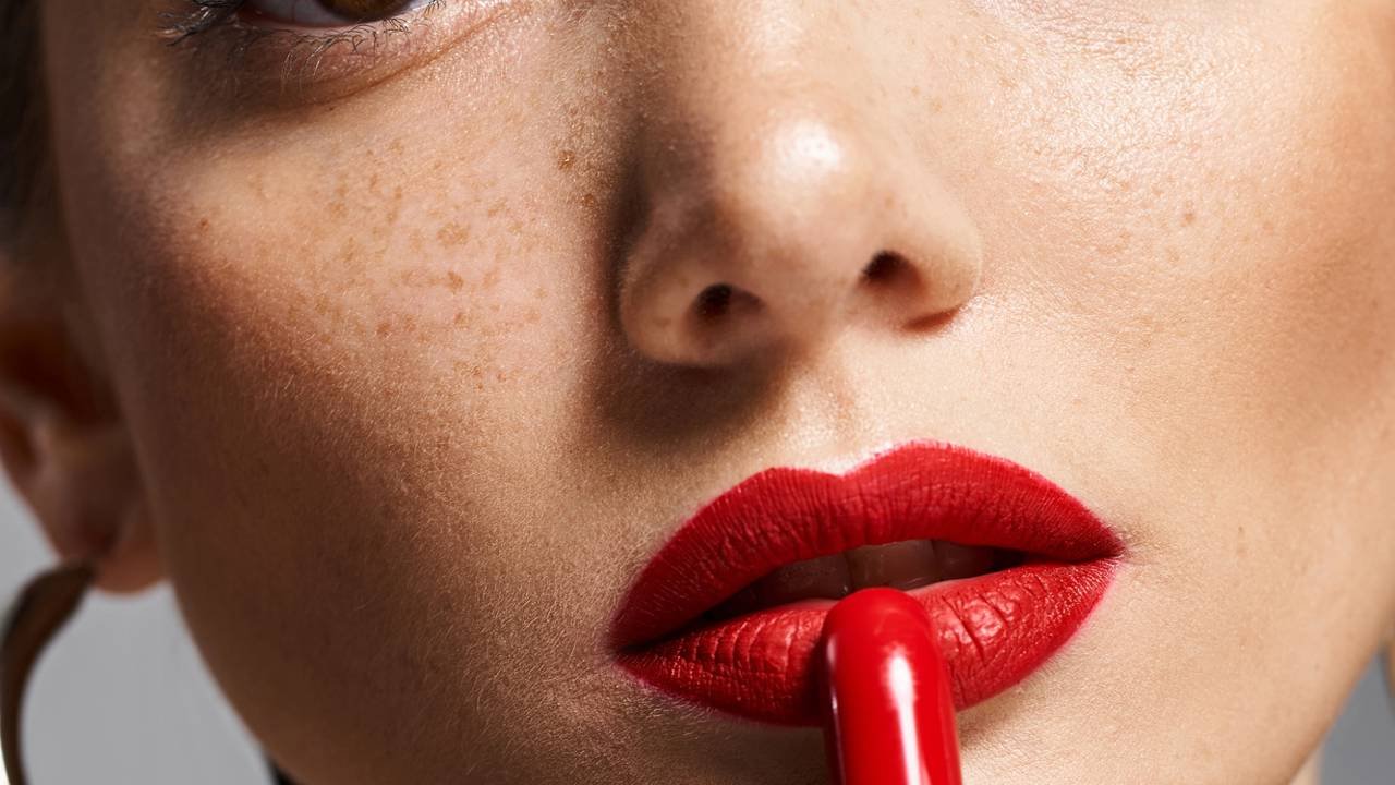 Técnicas de aplicação de batom para lábios esfumados