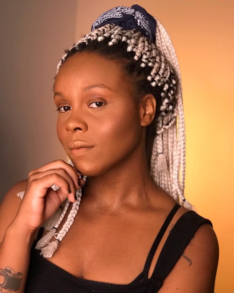 5 ideias de títulos:
1. Descubra a Cor de Cabelo Perfeita para Sua Pele Oliva
2. Pele Oliva: Guia Completo de Cores de Cabelo que Harmonizam
3. Do Castanho ao Ruivo: As Melhores Tinturas para Pele Oliva
4. Evite Erros: Cores de Cabelo a Fugir se Você Tem Pele Oliva
5. Transformação Capilar: Cores de Destaque para Pele Oliva