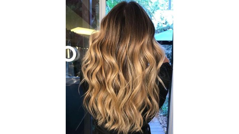 Cabelos castanhos iluminados: as melhores cores para morenas