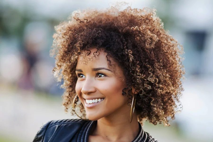 Mitos e verdades sobre coloração capilar para rejuvenescer