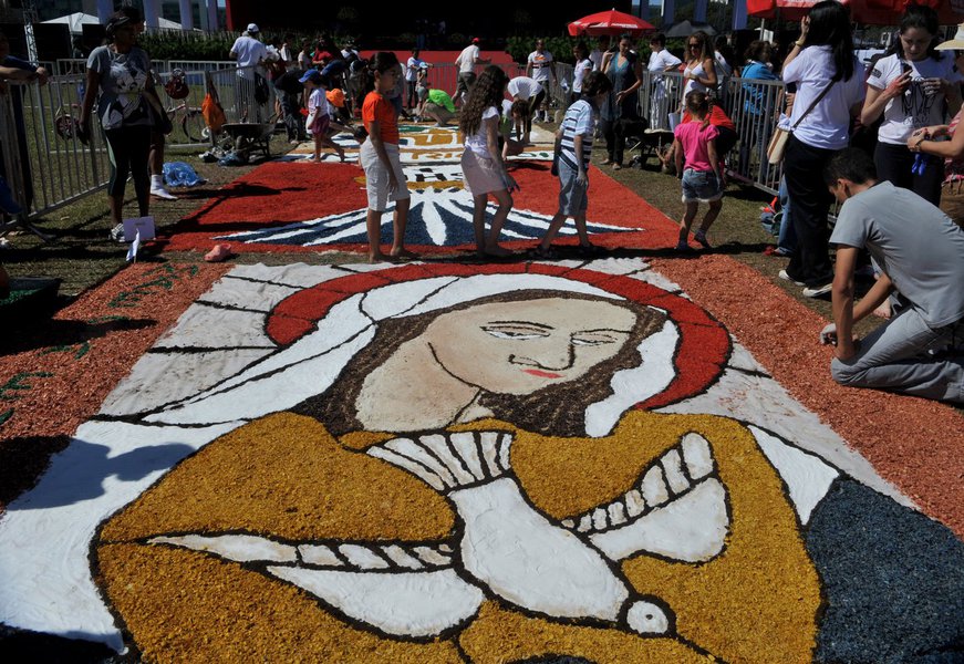 A História dos Tapetes de Corpus Christi em Brasília