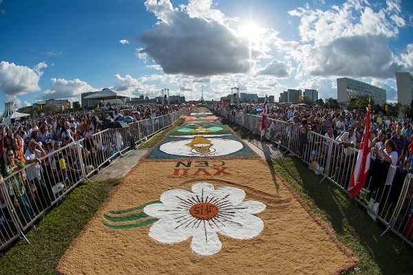 Como se Tornar um Voluntário na Celebração de Corpus Christi