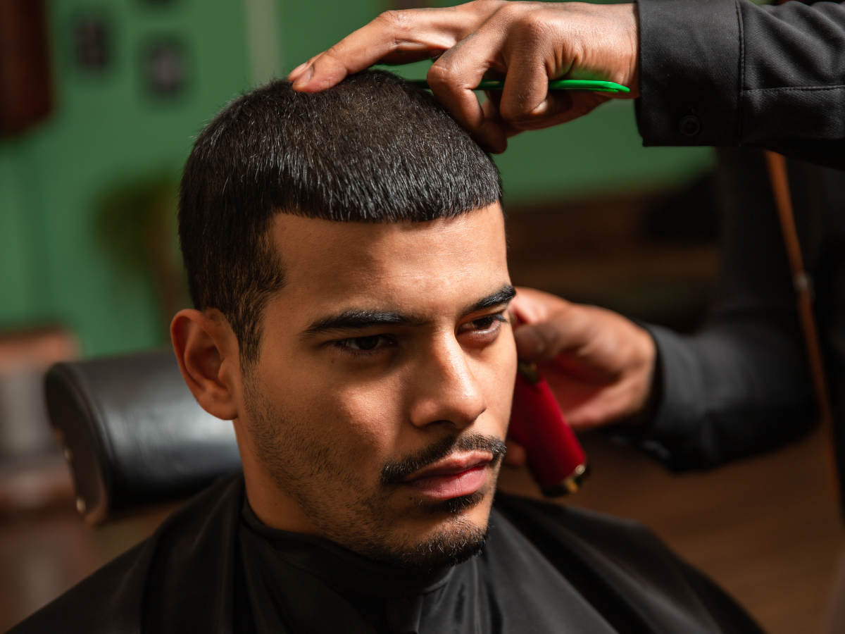 A Importância do Visagismo na Escolha do Corte para Calvície