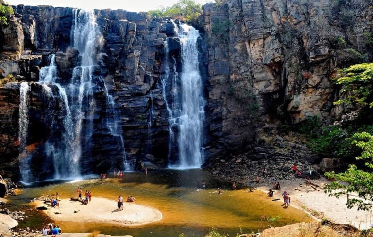 As Melhores Cachoeiras de Corumbá de Goiás para um Dia Refrescante