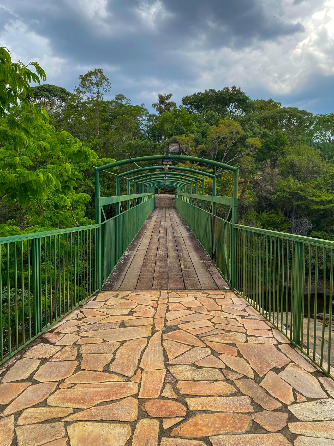 Aventura em Corumbá de Goiás: Rapel