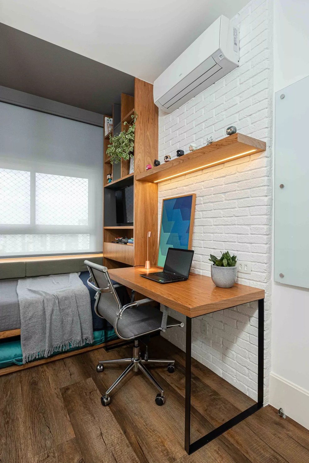 Estilos de Decoração para Home Office Pequeno: Minimalista vs. Industrial