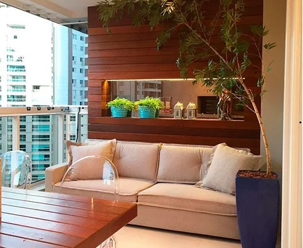 Varanda Aconchegante: Guia Completo de Plantas e Iluminação