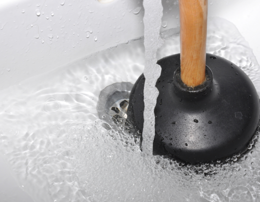 O Que Fazer Quando o Ralo da Pia da Cozinha Entope?