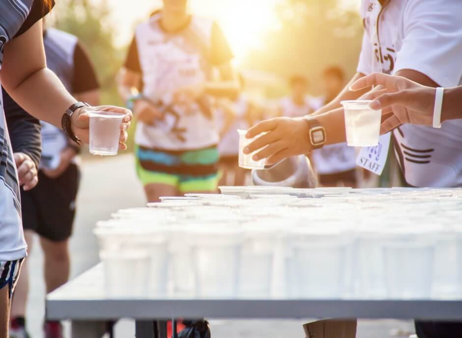 durante e depois de uma maratona.
4. Evitando a hiponatremia: Estratégias de hidratação para maratonistas.
5. Teste de hidratação: Como usar seus treinos para encontrar a melhor estratégia.
