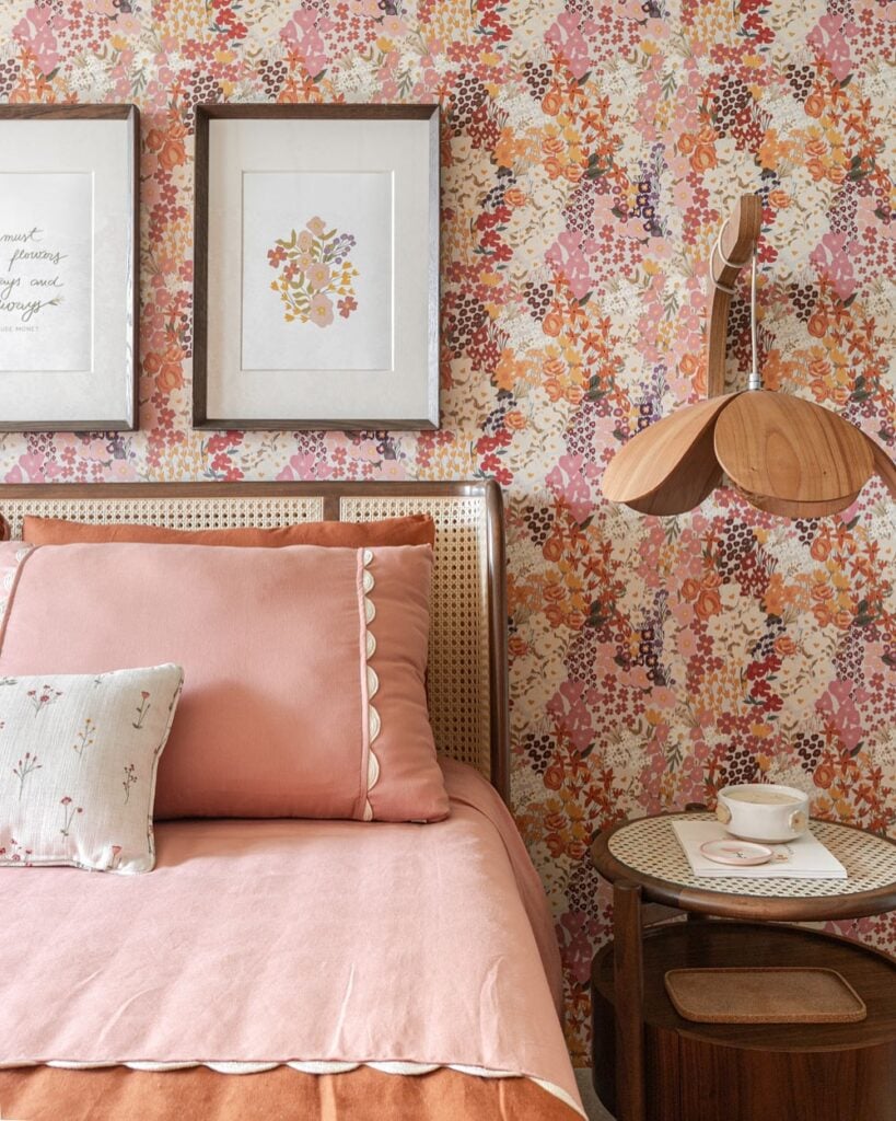 Decoração de quarto infantil com papel de parede floral: ideias lúdicas e criativas
