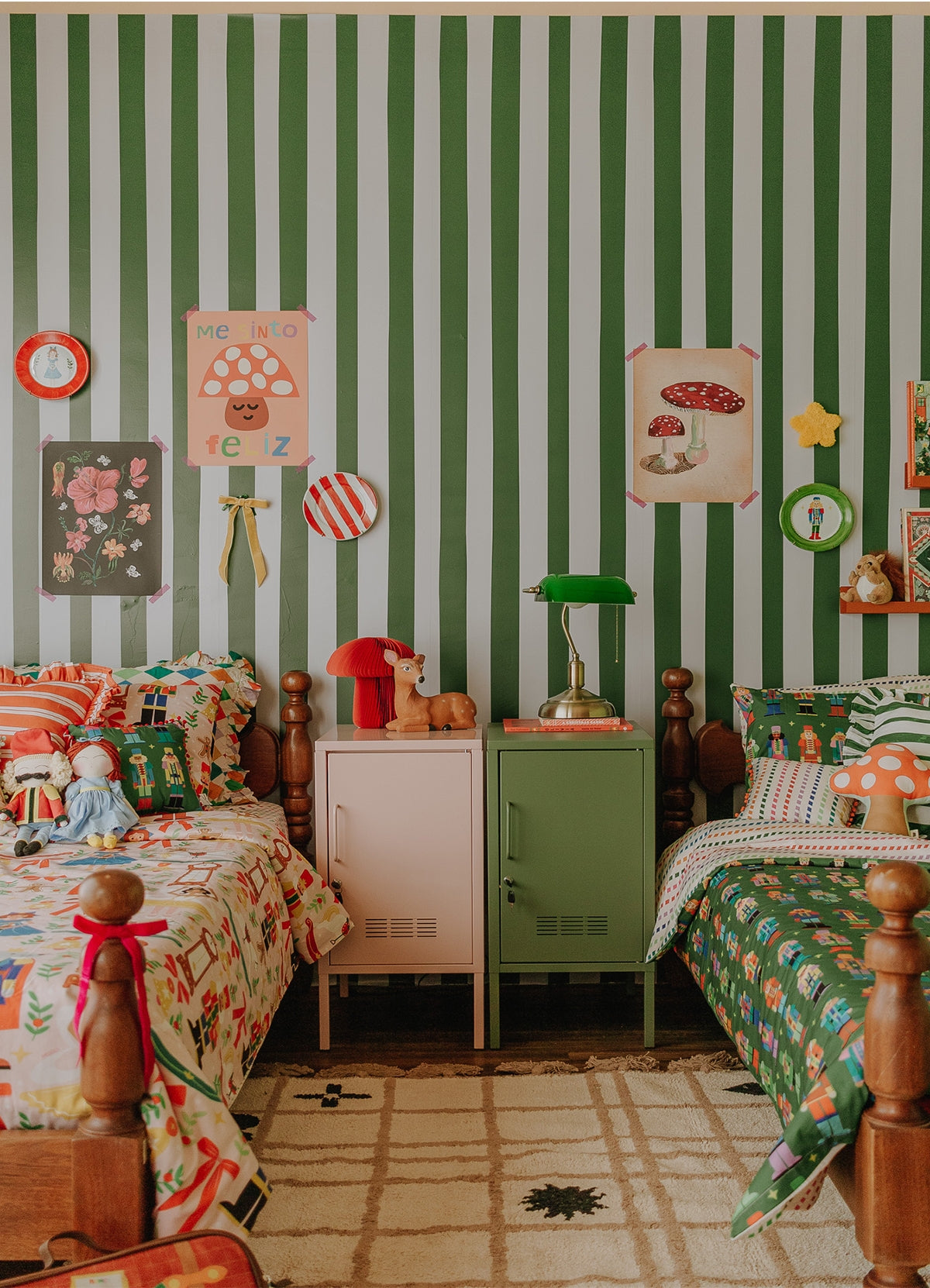 Papel de parede adesivo listrado: praticidade e estilo na decoração