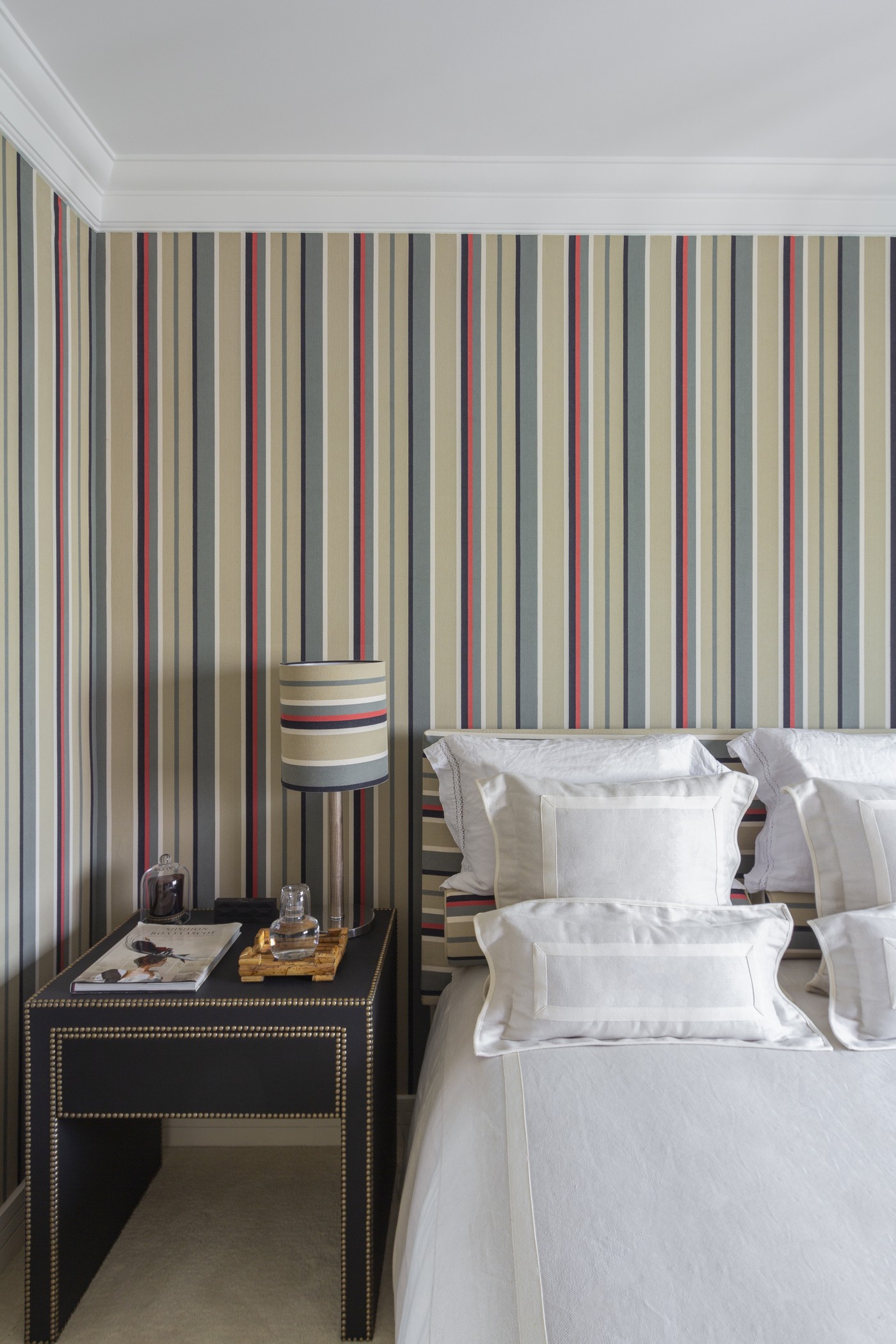 dicas para decorar quarto com papel de parede listrado