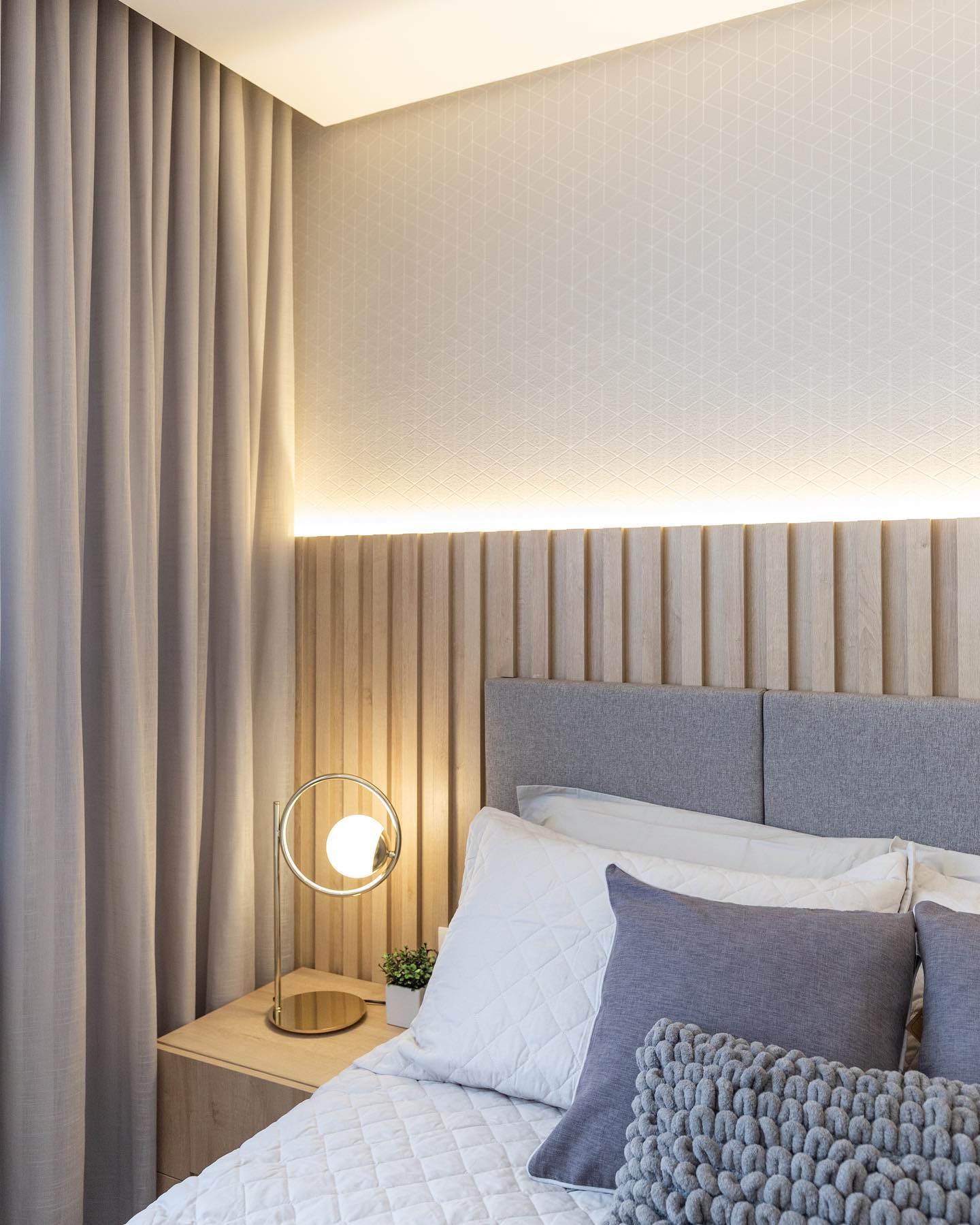 Guia completo para aplicar papel de parede listrado sem erros