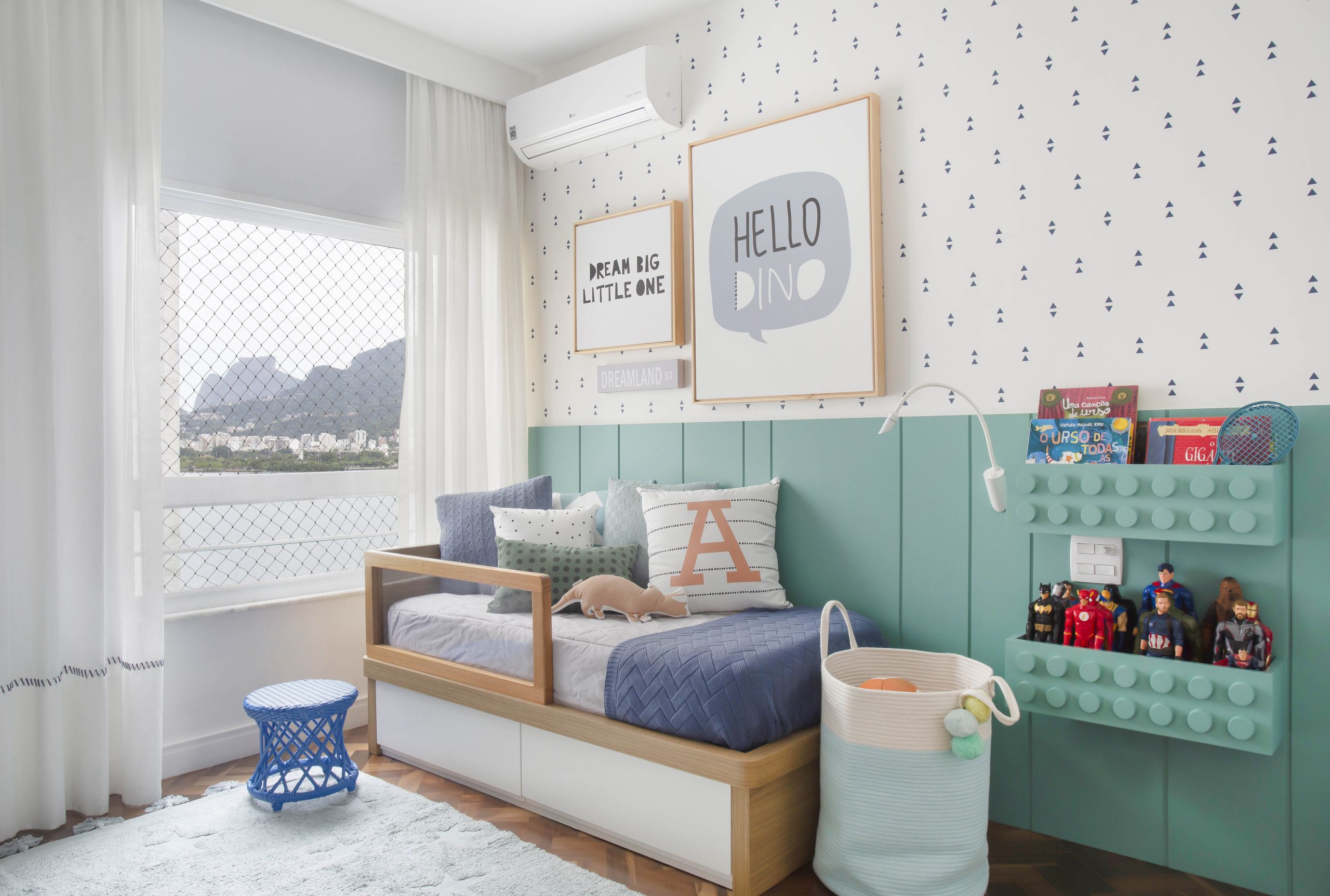 Como escolher a orientação ideal do papel de parede listrado para seu quarto