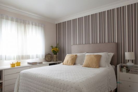 Guia completo para aplicar papel de parede listrado sem erros