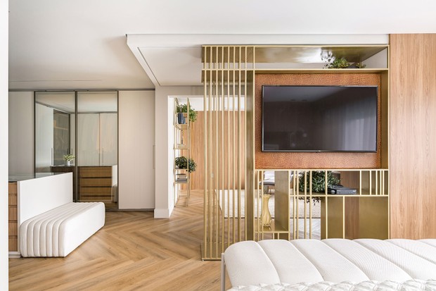 A Psicologia das Cores: Como Usar Tons Neutros e Sofisticados no seu Closet