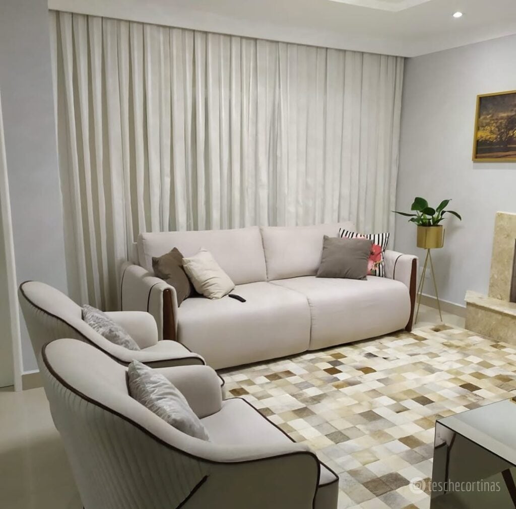 Como Instalar Cortinas Brancas para Ampliar o Espaço
