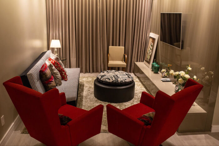 Crie um Canto de Leitura Perfeito com Poltronas e Acessórios