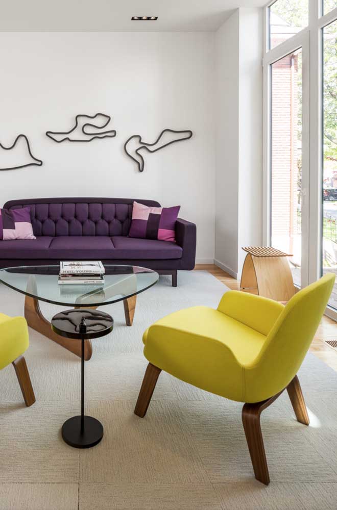 Transforme Sua Sala: A Arte de Combinar Sofá e Poltrona Colorida