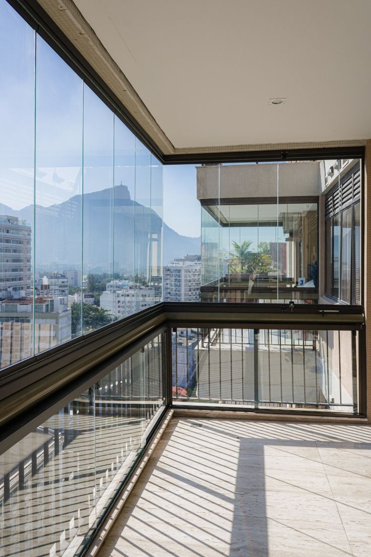 Guia completo de cortinas para varanda de vidro: modelos e funcionalidade