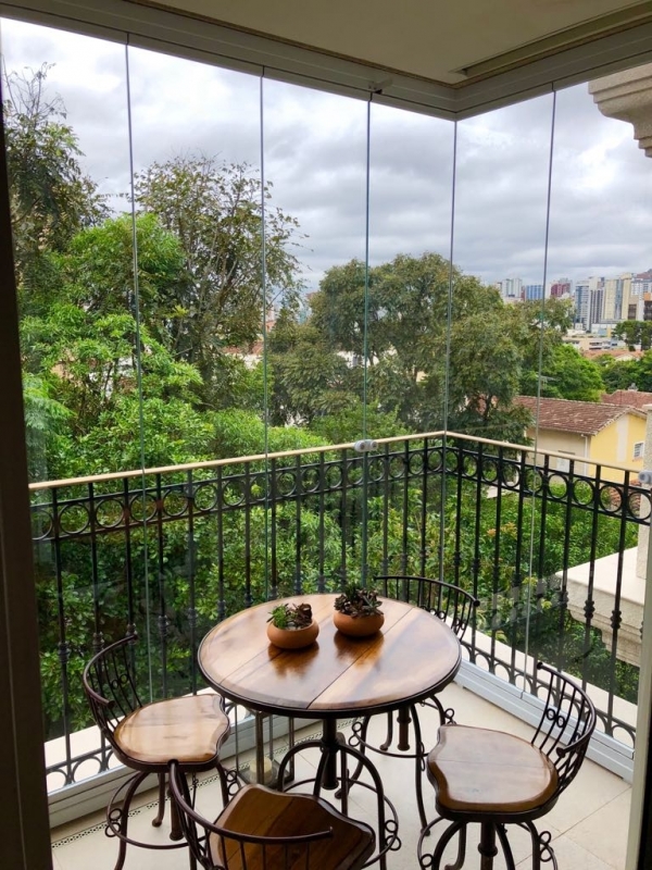 dicas para decorar varanda com cortina de vidro