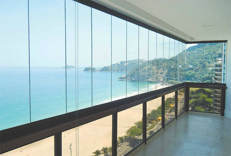 Transforme sua varanda em um oásis verde: plantas ideais para ambientes envidraçados