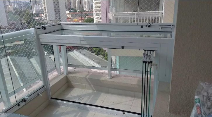 Transforme sua varanda em um oásis verde: plantas ideais para ambientes envidraçados