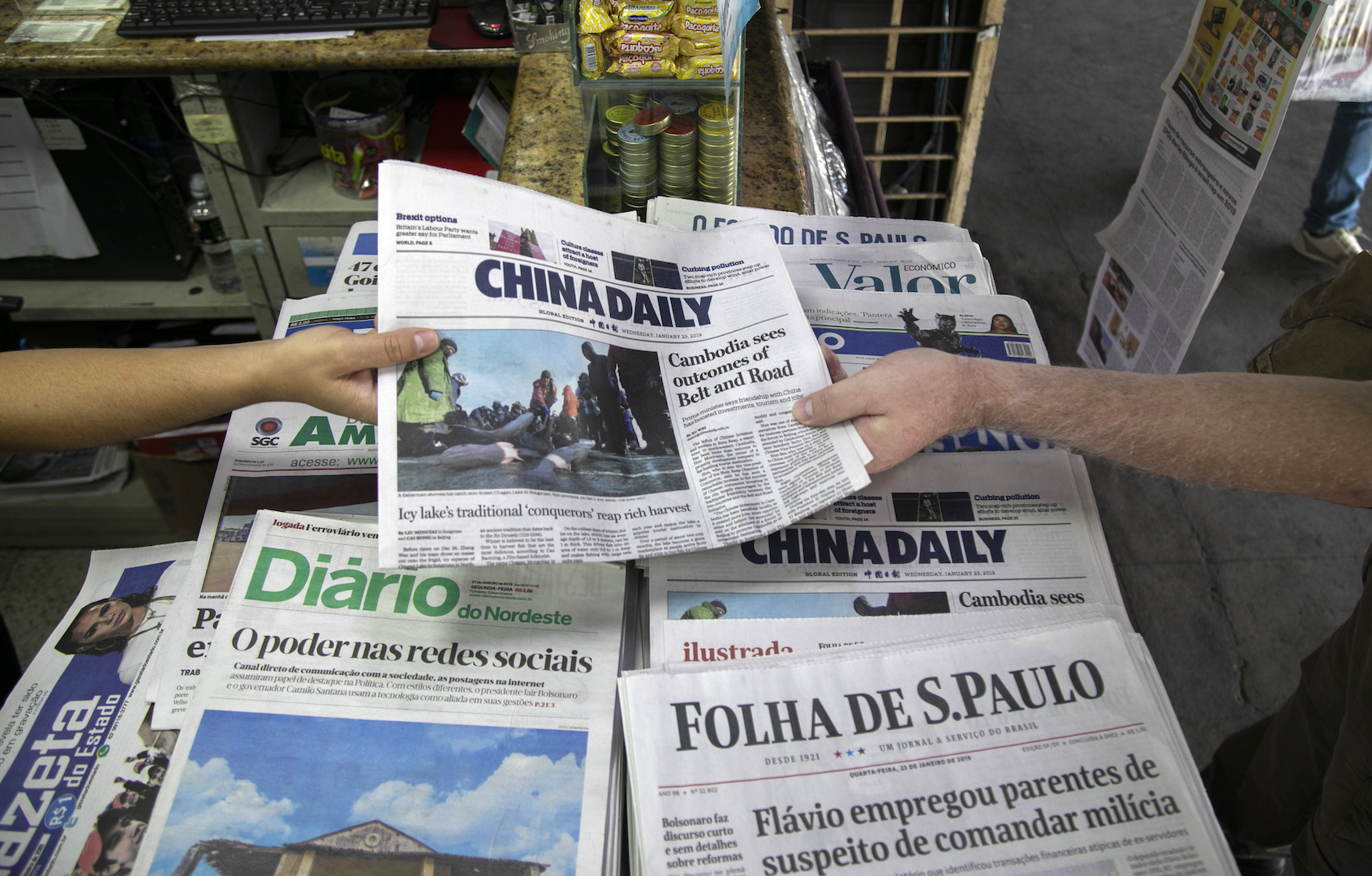 Guia completo do cashback para assinaturas de jornais e revistas