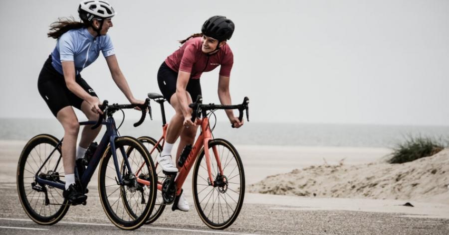 5 ideias de títulos:
1. Guia Completo para Iniciantes no Ciclismo de Pista
2. Equipamentos Essenciais para Pedalar no Velódromo
3. Dominando a Bicicleta Fixa: Dicas para o Velódromo
4. Segurança e Etiqueta no Ciclismo de Pista: O Que Você Precisa Saber
5. Treinamento e Técnica para Ciclistas de Pista Iniciantes