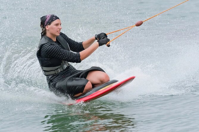 Equipamentos essenciais para quem quer começar no esqui aquático