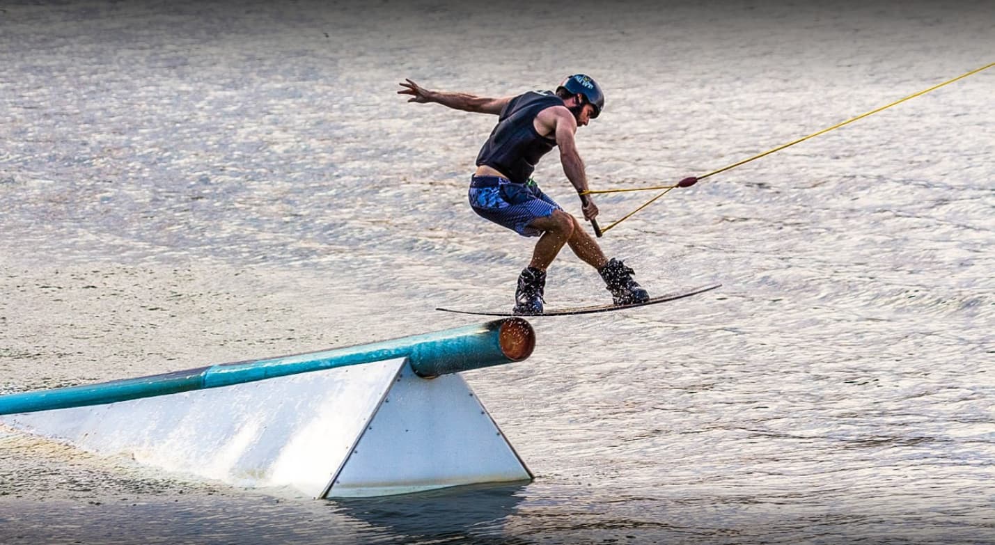 Como escolher o colete salva-vidas ideal para esqui aquático