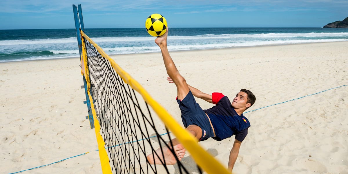 5 ideias de títulos:
1. Guia Completo: Dominando os Fundamentos do Futevôlei para Iniciantes
2. Posicionamento Estratégico na Areia: A Chave para Vencer no Futevôlei
3. Comunicação e Tática: Como Construir uma Dupla Imbatível no Futevôlei
4. Equipamentos Essenciais: Escolhendo a Bola Certa para Evoluir no Futevôlei
5. Erros Comuns de Iniciantes no Futevôlei e Como Evitá-los