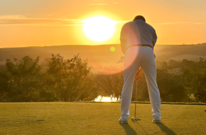 Onde praticar golfe: encontrando campos e driving ranges perto de você
