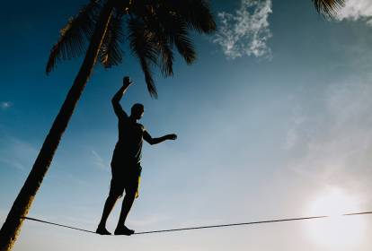 Segurança no Slackline: Tudo o que Você Precisa Saber Antes de Subir na Fita