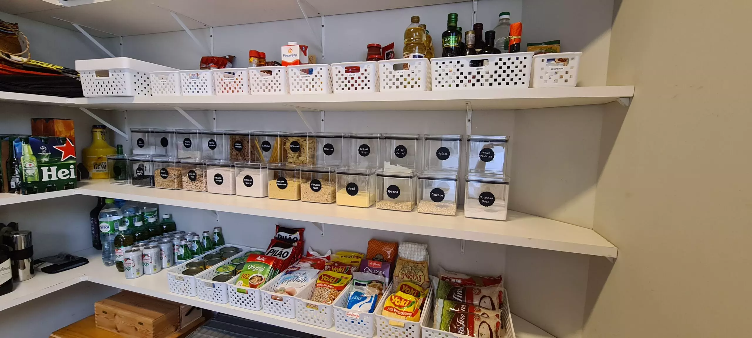 dicas para organizar despensa de produtos de limpeza