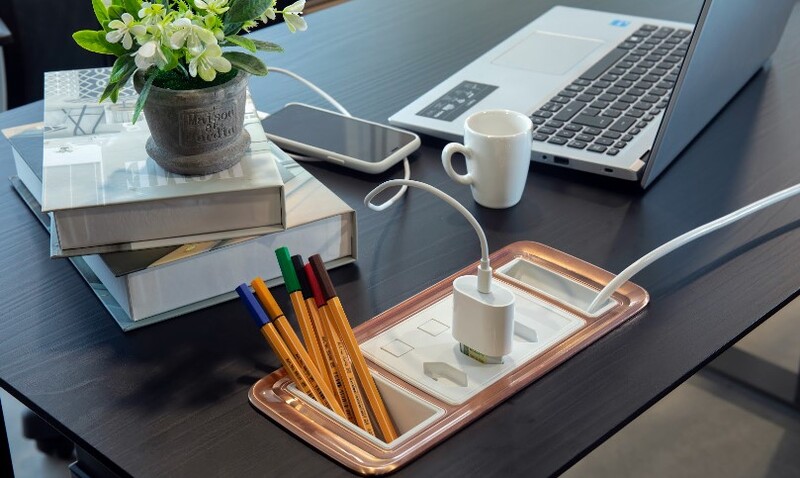 Organizando a mesa de estudos para crianças